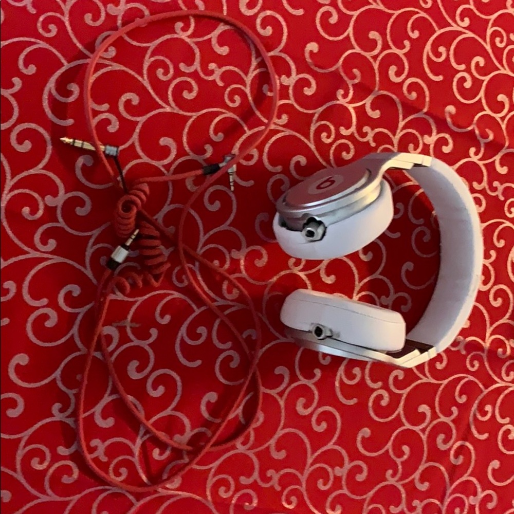 Beats max pro headphones